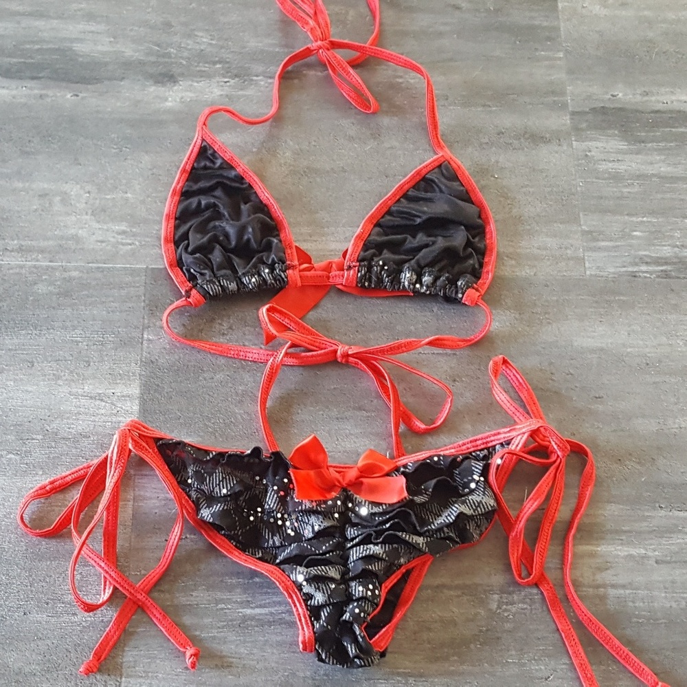 Black Ruffle & Risque LMG Bikini Set - Picture 2 of 5